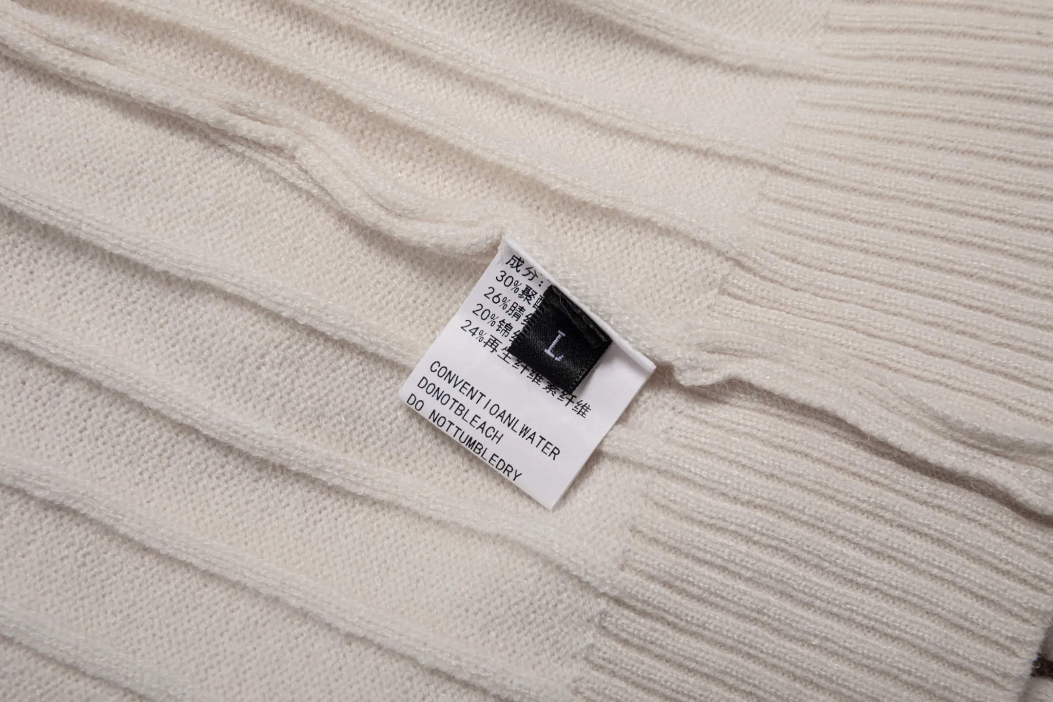 Style No. K 11 B Family Same Style Flat Classic Lapel Knitted Long Sleeves Fabric composition see picture 9 for details Size: M L XL XXL Color: Jade apricot color